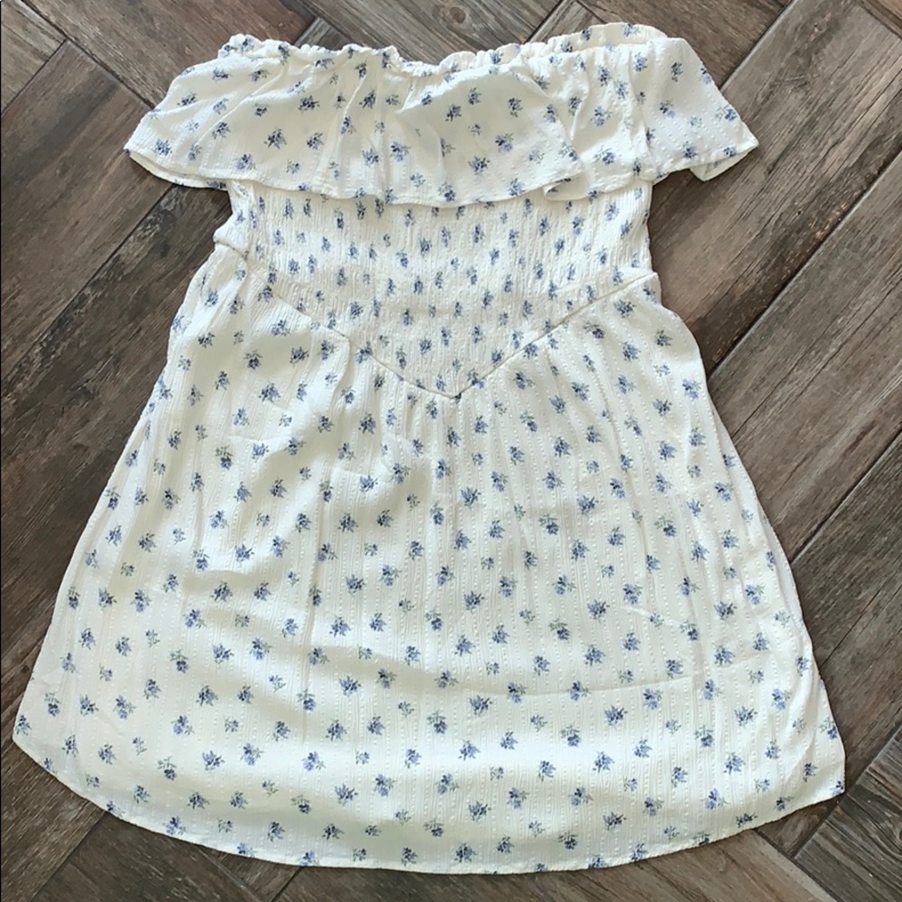 Sleeveless lightweight dress